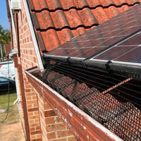 Clemă speed clip pentru fixare plasă anti pasări la panouri solare fotovoltaice, fără șuruburi